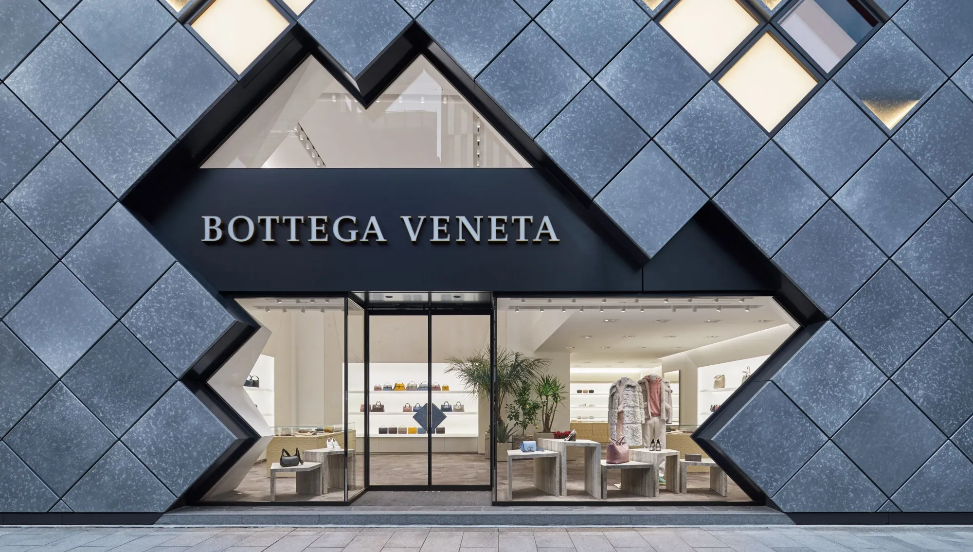 Легенда в плетении: как Bottega Veneta создала свой уникальный стиль